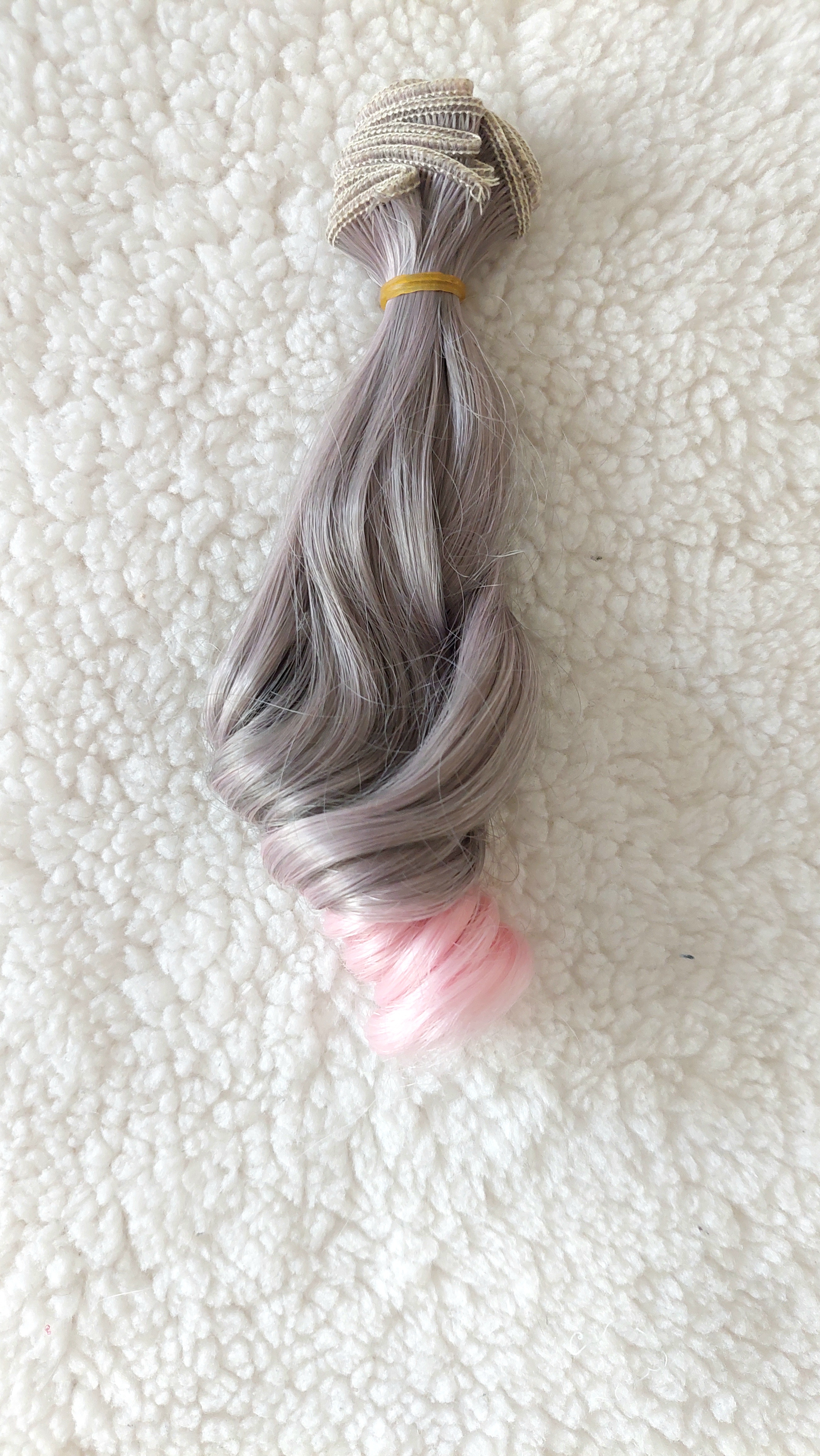 20cm Ucu Dalgalı Ombre Sentetik Saç Gri-Pink